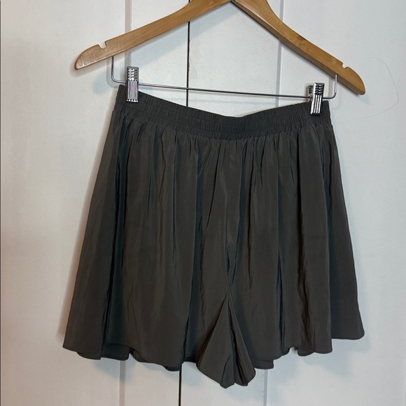 BCBGeneration Grey Elastic Waist Skort  - Pebblestone - Small - with pockets - Picture 5 of 7